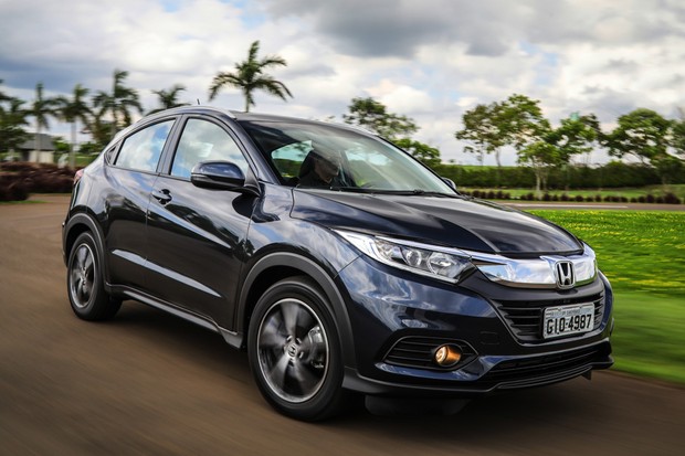 HR-V ganhou barra cromada e faróis diferentes, além de novo para-choque (Foto: Divulgação)