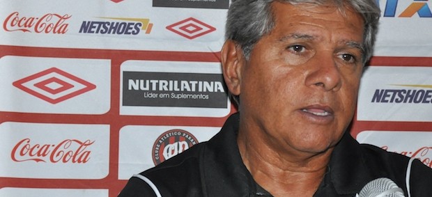 Arthur Bernardes, técnico do sub-23 atleticano (Foto: Divulgação/Site oficial do Atlético-PR)