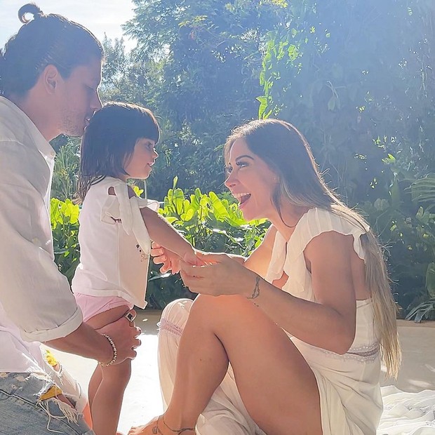 Mayra Cardi, Arthur Aguiar e Sophia (Foto: Reprodução/Instagram)