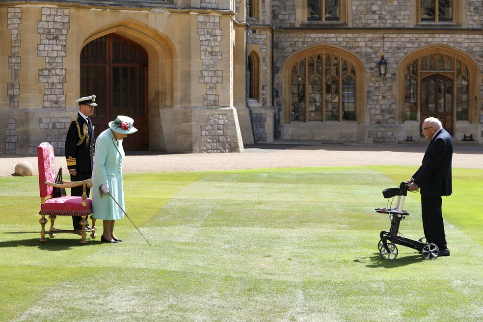 Tom Moore durante encontro com a rainha, em 17 de julho de 2020 — Foto: Chris Jackson/Getty Pool/Via AP