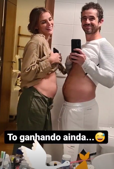 Felipe Andreoli posa com Rafa Brites exibindo a barriga (Foto: reprodução/instagram)