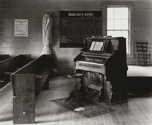 Church Organ and Pews, Alabama, 1936 (Foto: Walker Evans)