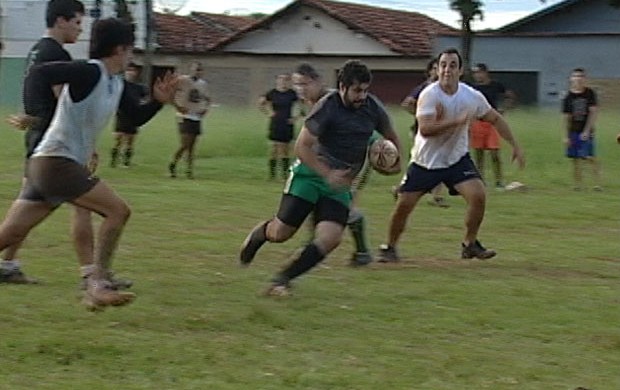Taurus investe em habilidade e força nos treinos para Campeonato Mineiro  (Foto: Reprodução/TV Integração)