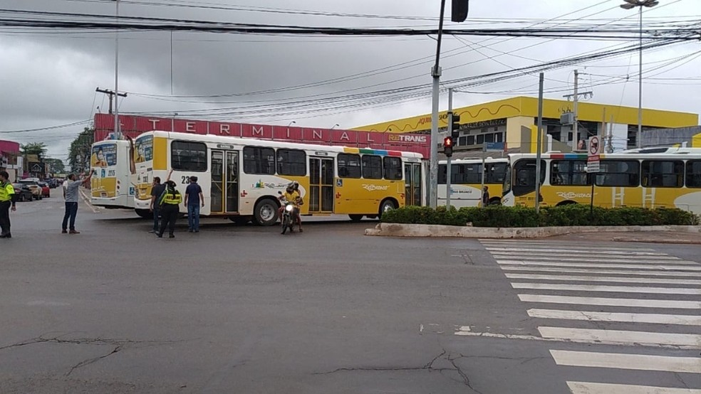 11 linhas de ônibus devem voltar a operar em Rio Branco nesta segunda (10) — Foto: Lidson Almeida/Rede Amazônica