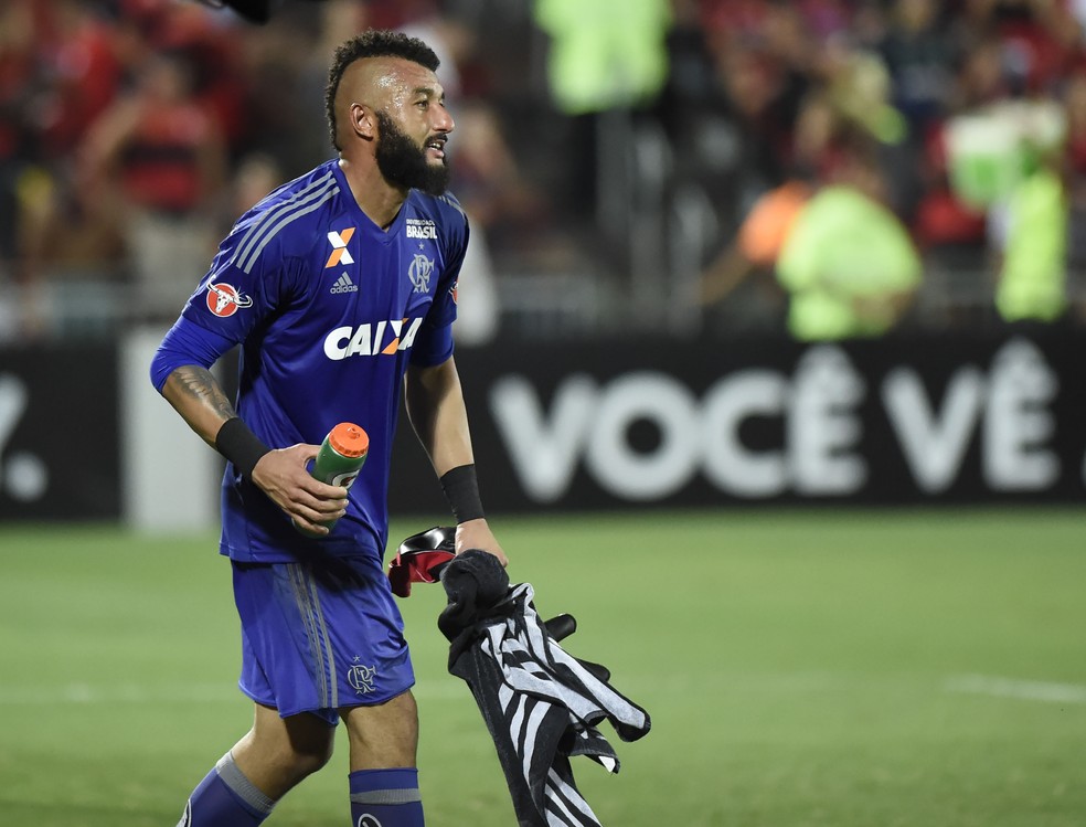 Muralha em a��o contra o Santos: jogador tem sondagens do futebol japon�s e deve deixar o clube ap�s dois anos na G�vea (Foto: Andr� Dur�o)