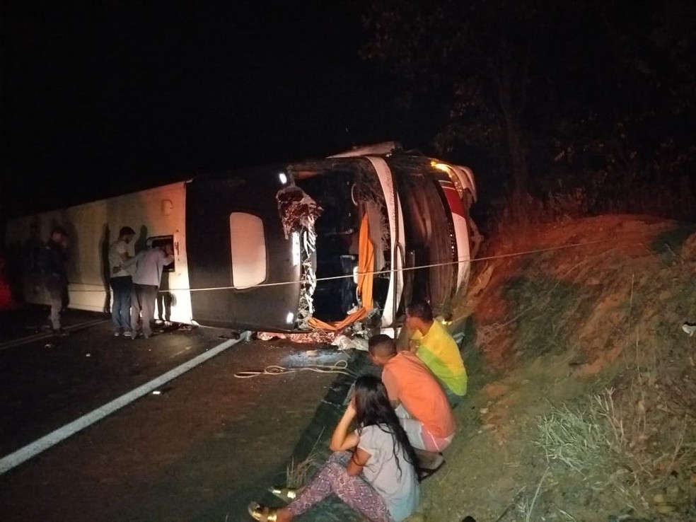 Acidente Com Cegonha Em Montes Claros Carreta De Vinho Bate Em Cegonha E Motorista Morre Em Montes