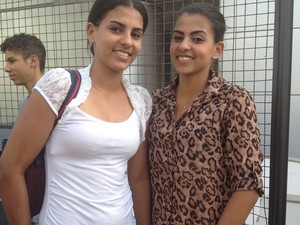 Goiânia - As gêmeas Graça Stanley e Graiciane Allen da Silva, de 18 anos, foram juntas fazer o Enem, em Goiânia (Foto: Fernanda Borges/G1)