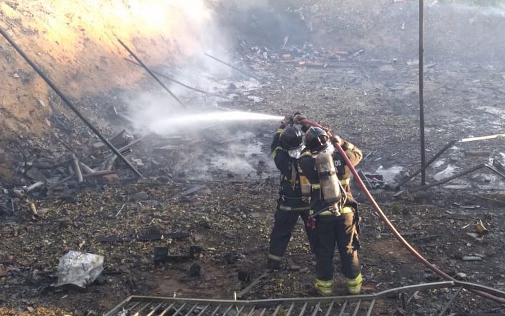 Fábrica de fogos de artifício explode em Simões Filho, na Bahia — Foto: Corpo de Bombeiros 