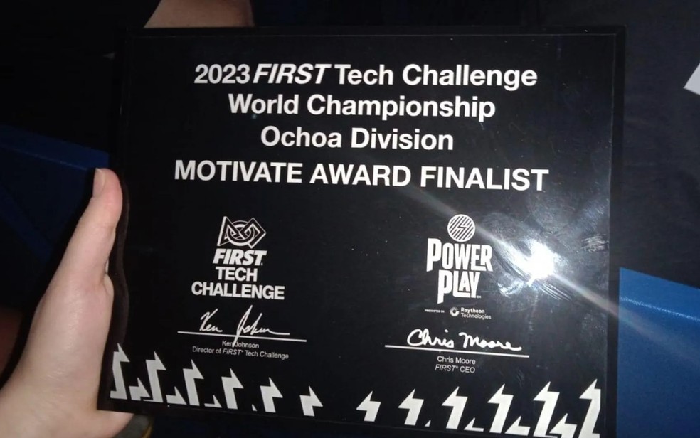 Alunos do Sesi Planalto, de Goiânia, ganharam a premiação na categoria FIRST Tech Challenge (FTC)  — Foto: Divulgação/FIEG