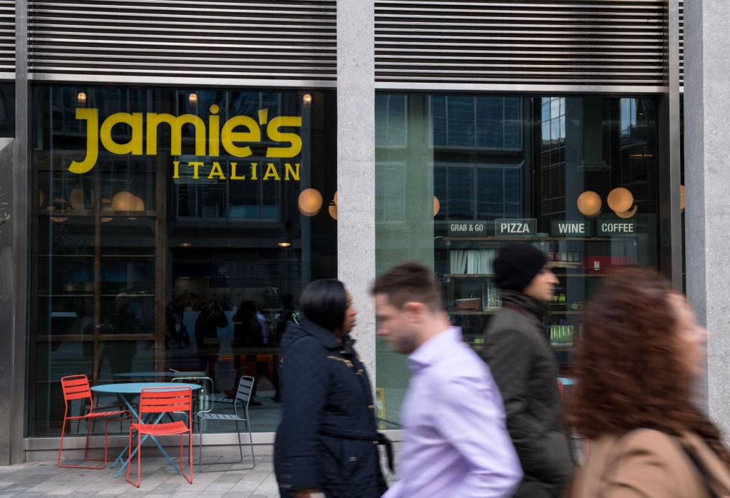 LONDON, ENGLAND - JANUARY 25:  Jamie's Italian, Victoria, as his chain of Italian restaurants was forced to pull meat dishes from its menu as food watchdogs found serious hygiene and mislabeling issues at its supplier of steaks, burgers and chicken, Russe (Foto: Getty Images)