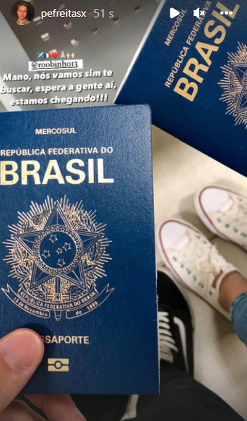 Em uma rede social, Pedro Henrique Freitas exibiu o passaporte e comemorou o embarque rumo à França para buscar Robson — Foto: Divulgação/Arquivo Pessoal