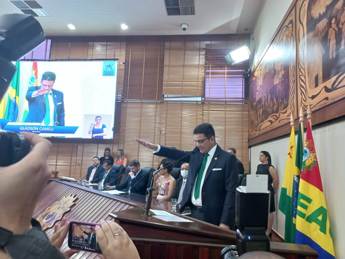 Durante posse, governador do Acre diz que vai focar na geração de emprego e correção de falhas