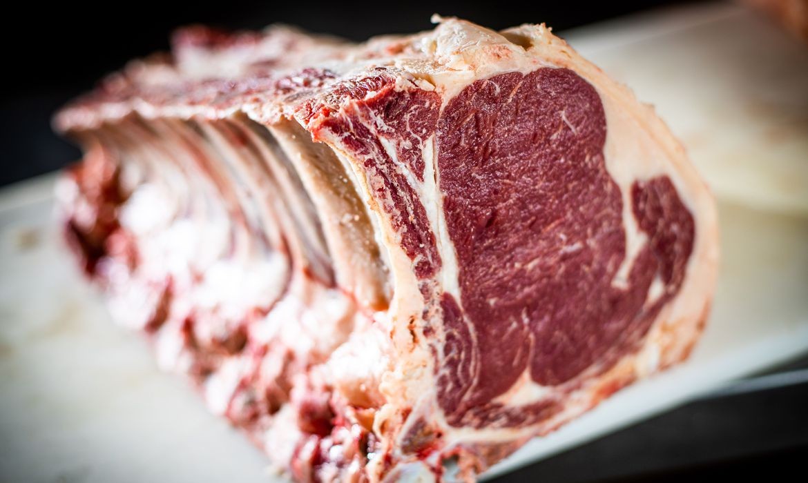 Na foto, corte de costela bovina. De janeiro a maio foram exportadas 710.093 toneladas de carne (Foto: CNA/Wenderson Araújo/ Trilux)