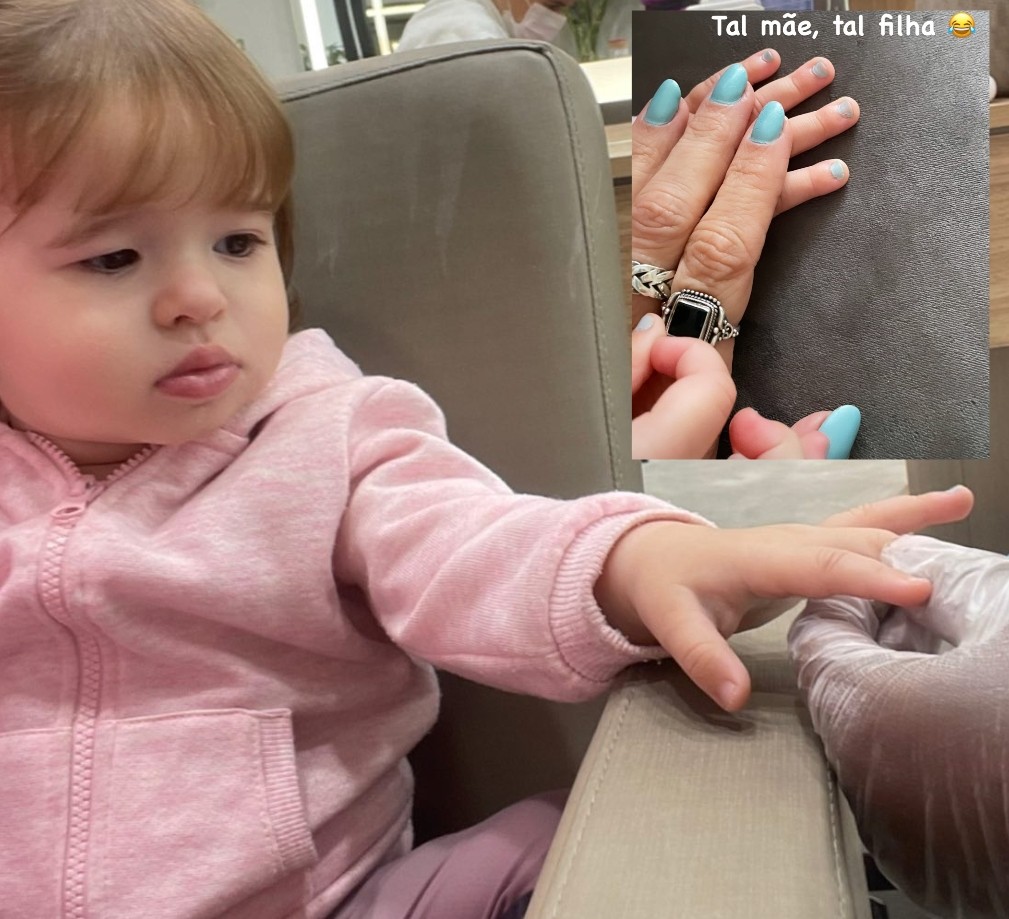 Dany Bananinha mostra a filha Lara fazendo as unhas (Foto: Reprodução)
