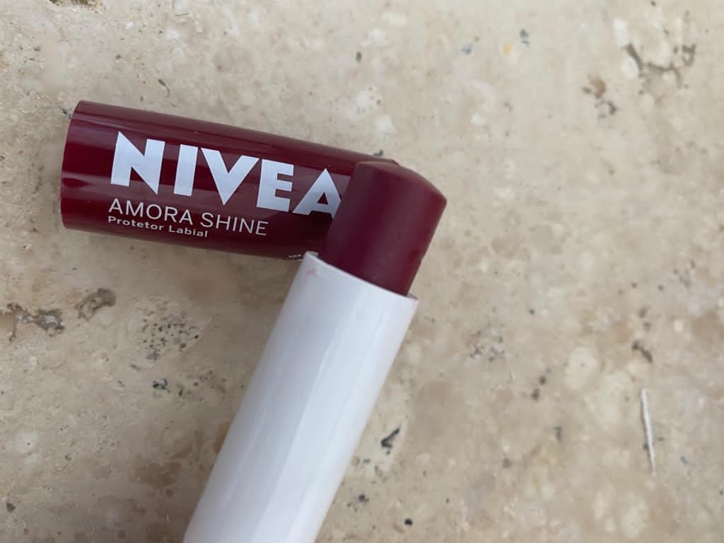 Protetor labial Amora Shine, Nivea (Foto: Arquivo Pessoal)