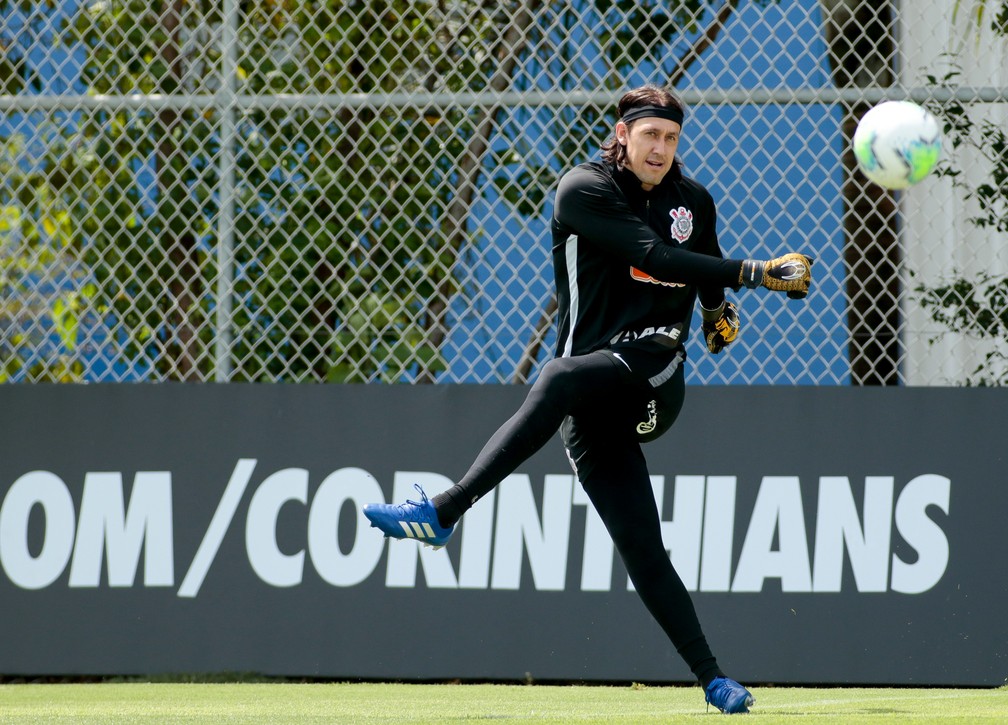 Cássio iguala Olavo e se torna o oitavo atleta com mais jogos pelo Corinthians