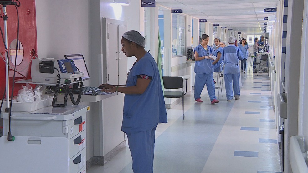 Foto mostra funcionários de hospital — Foto: Reprodução/TV Globo
