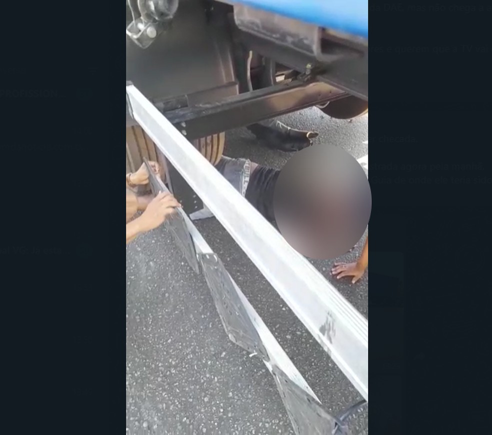 Adolescente fica preso embaixo de carreta — Foto: Redes sociais