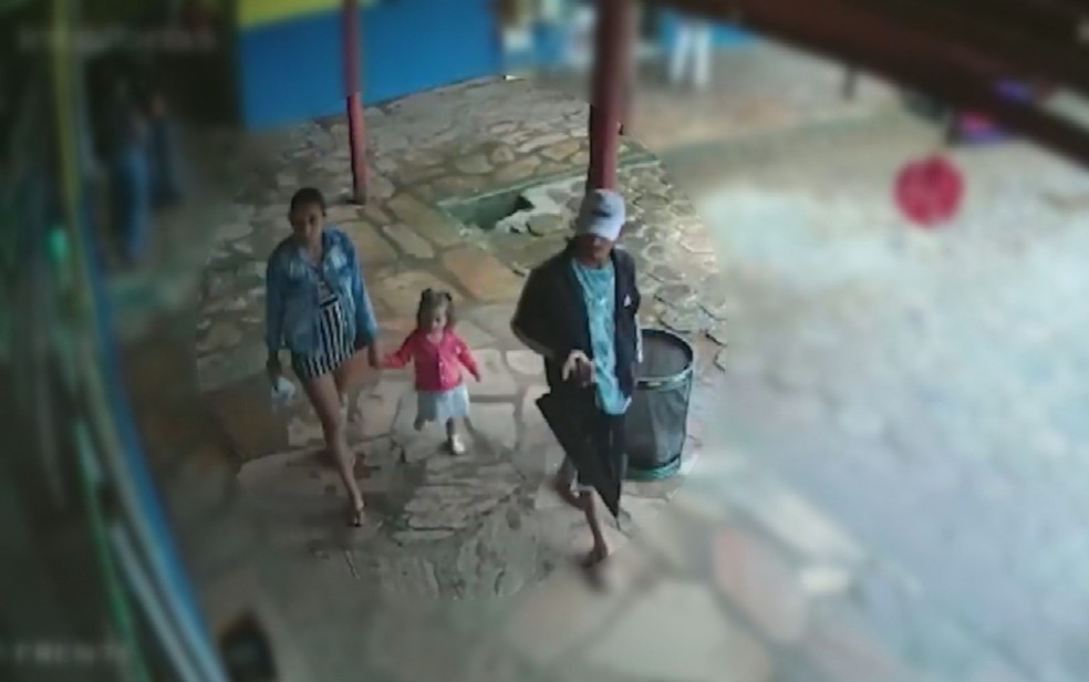 Wanderson Mota Protácio foi filmada por câmeras de segurança com a mulher e a enteada horas antes do crime em Corumbá de Goiás — Foto: Reprodução/TV Anhanguera