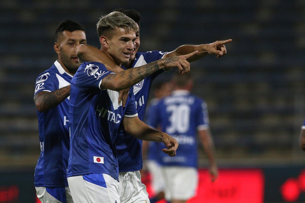 Lucas Orellano tem 22 anos e foi revelado na base do Vélez — Foto: Claudio Reyes/EFE