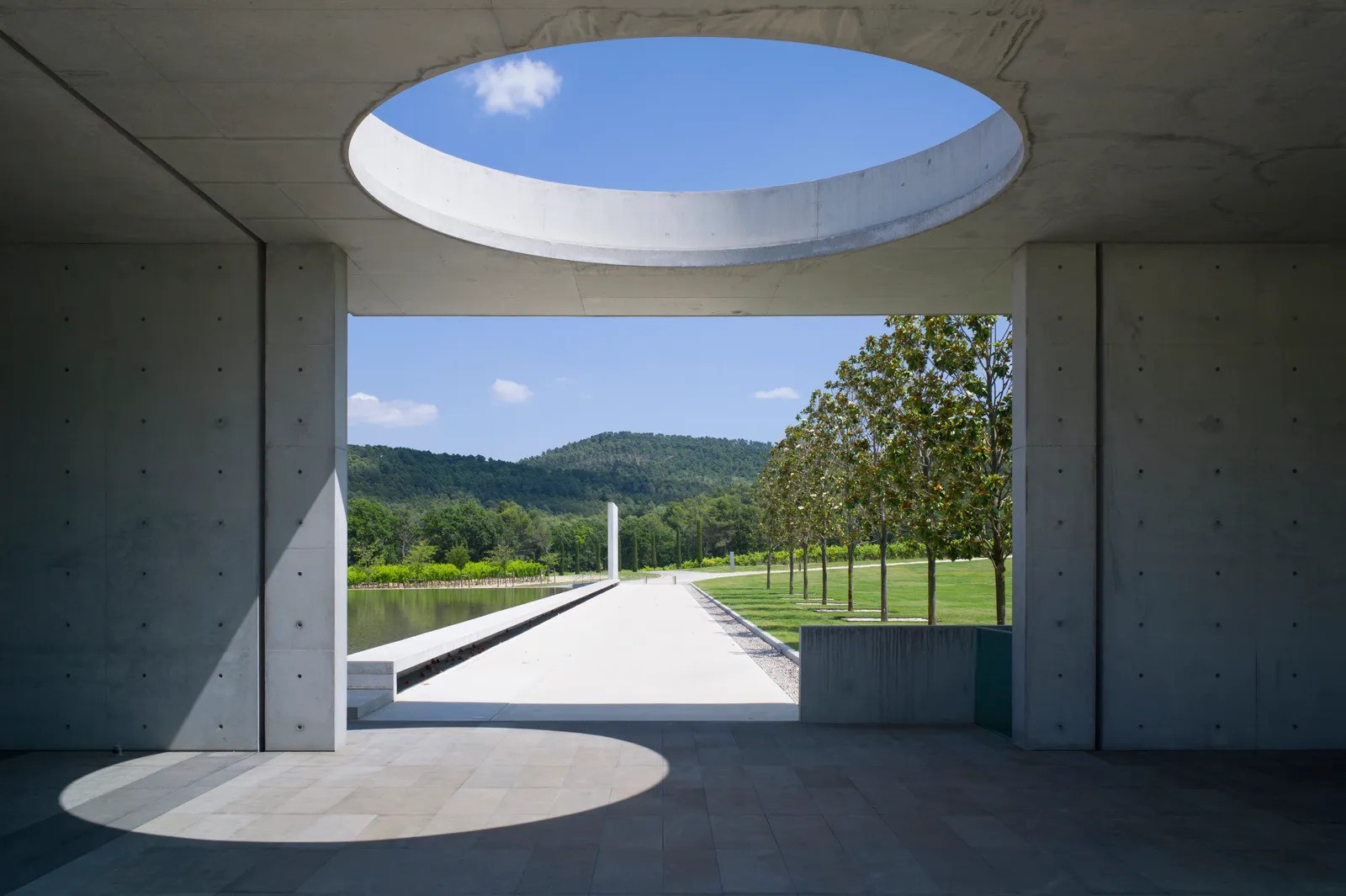O último projeto de Oscar Niemeyer finalmente encontra um lar em Aix-en-Provence, França (Foto: Reprodução)