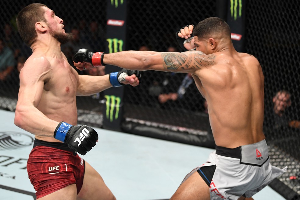 Max Griffin acerta um golpe em sua vitÃ³ria sobre Zelim Imadaev no UFC 236 â?? Foto: Getty Images