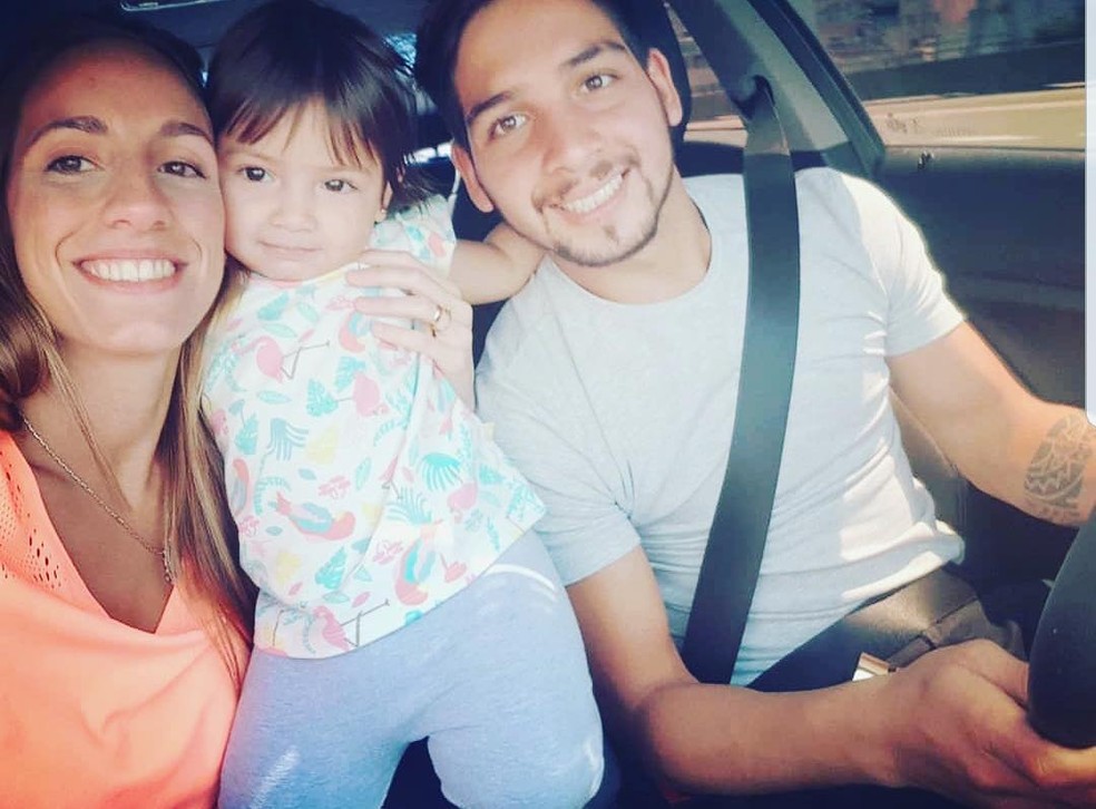 Benítez ao lado da esposa e da filha: família veio junto para o Rio — Foto: Divulgação / Instagram
