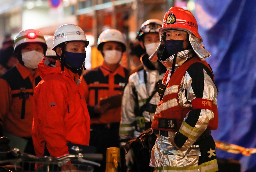Bombeiros em Osaka, no Japo, em 17 de dezembro de 2021  Foto: Kim Kyung-Hoon/Reuters