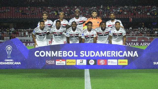Time do São Paulo antes de jogo contra o Everton