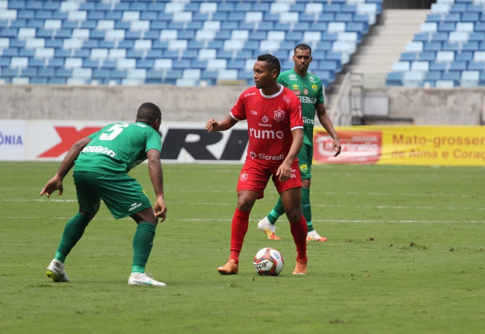 Alex Maranhão ficou sumido no jogo — Foto: Gil Gomes/União EC