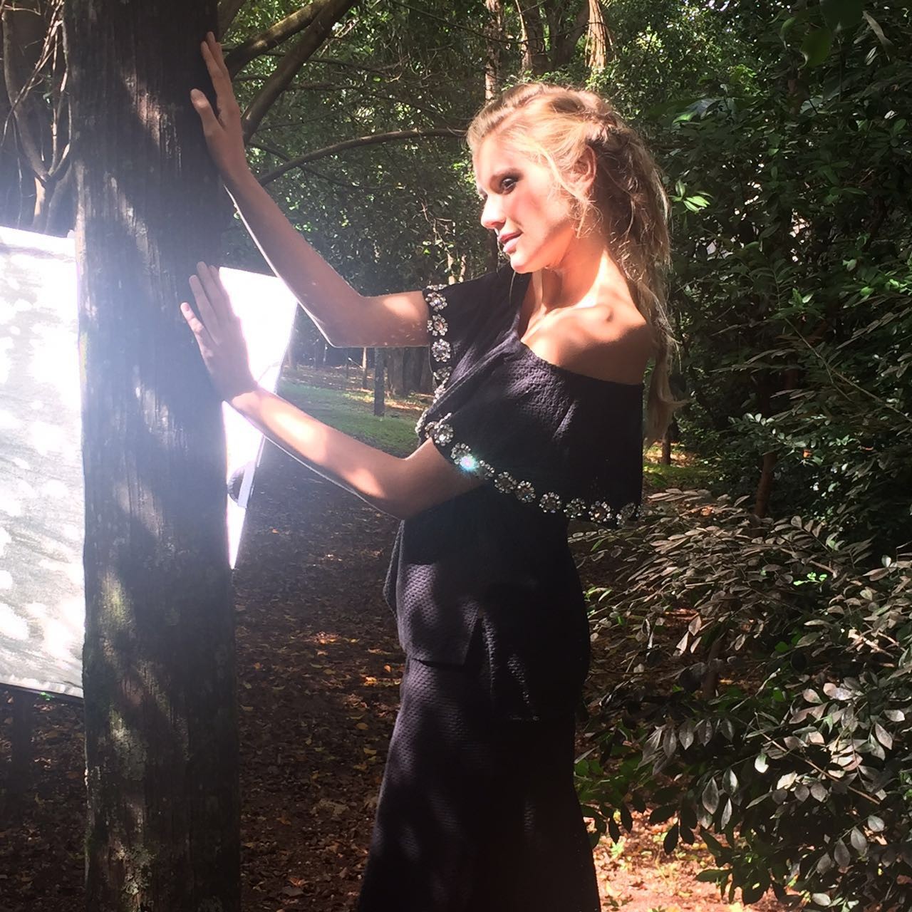 Celina Locks em ação no novo job fashionista (Foto: Divulgação)
