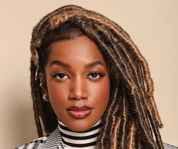 IZA muda o visual e aparece na web com dreadlocks