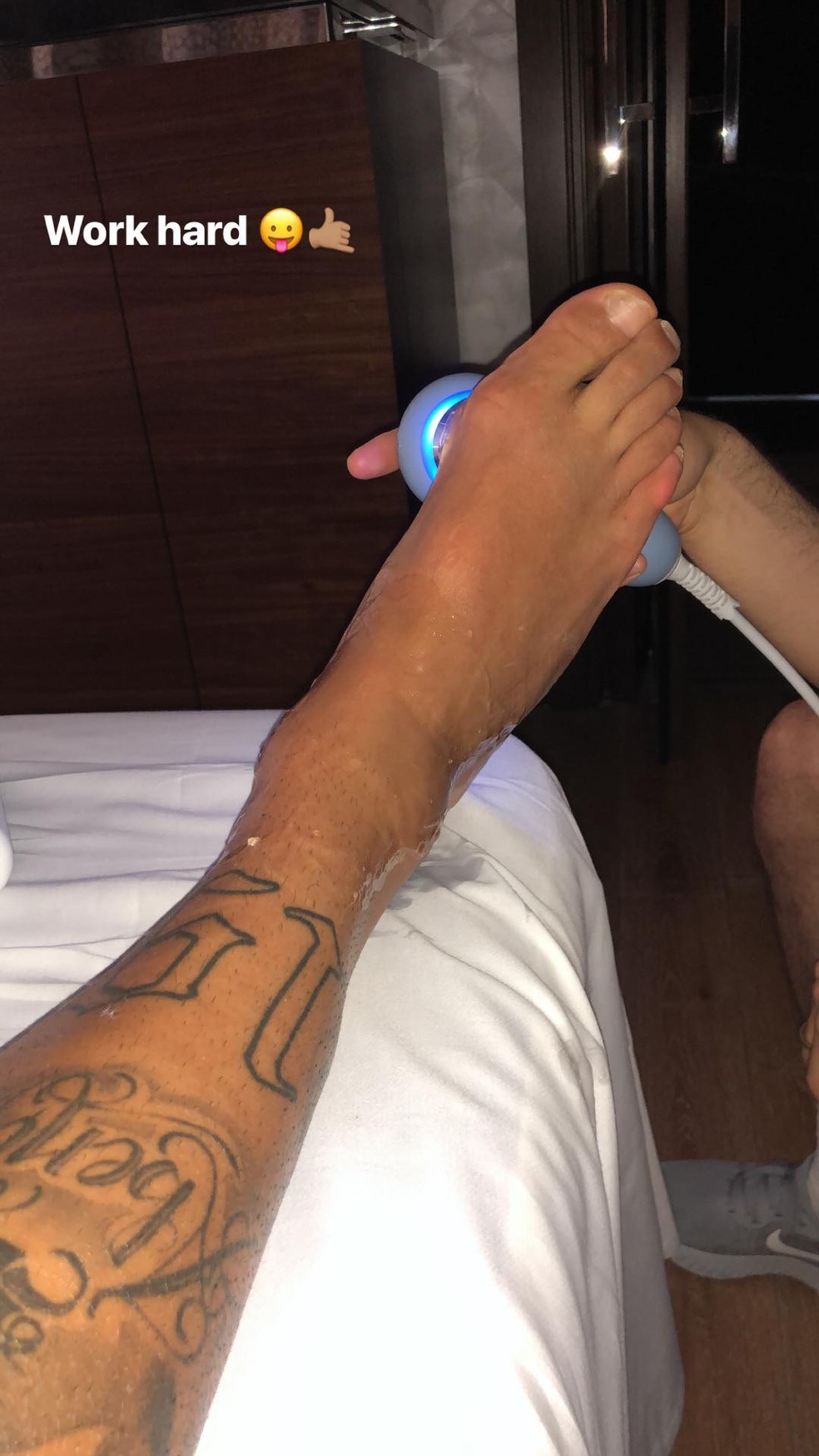 Neymar postou nas redes, na segunda, o tratamento no pÃ© (Foto: ReproduÃ§Ã£o/Instagram)