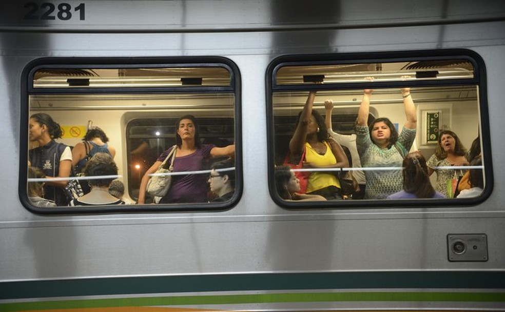 Assédio de natureza sexual contra mulheres no transporte público é crime, conforme lei sancionada em setembro de 2018 — Foto: Fábio Rodrigues Pozzebom/Agência Brasil