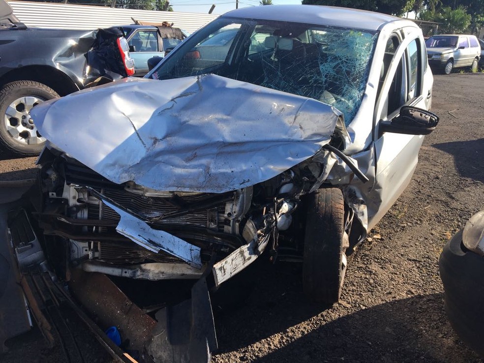 Acidente na PR-498,em JapurÃ¡, deixou duas pessoas feridas (Foto: PRE/DivulgaÃ§Ã£o)