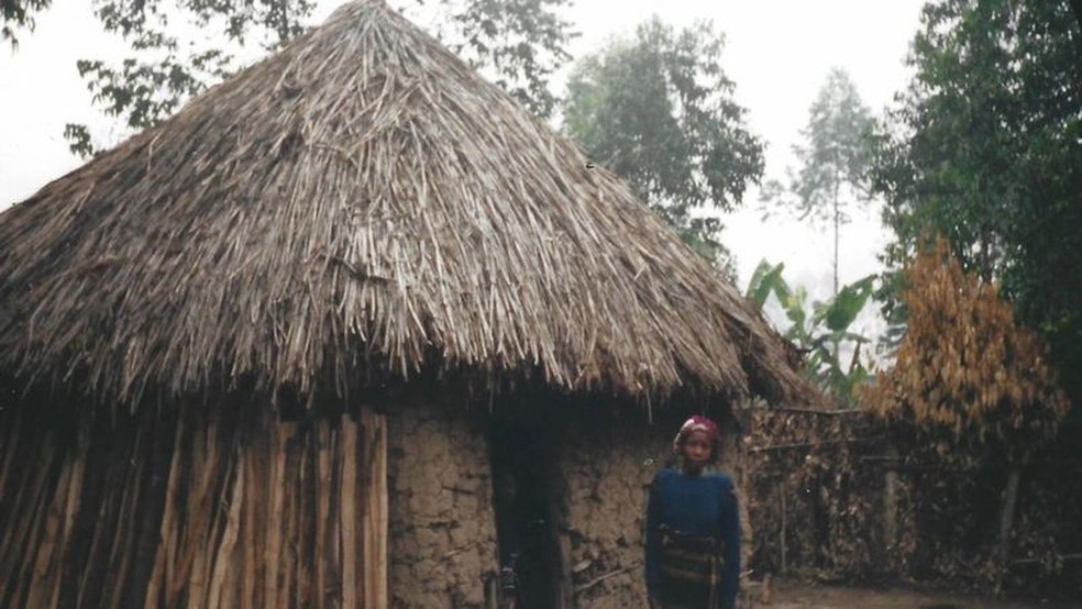 Casa onde Peter cresceu, em Kabale, na Uganda — Foto: @FOSTERDADFLIPPER/INSTAGRAM/Divulgação