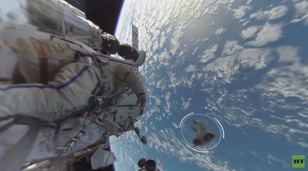 Vídeo gravado no exterior da Estação Espacial Internacional (Foto: Reprodução/Youtube)
