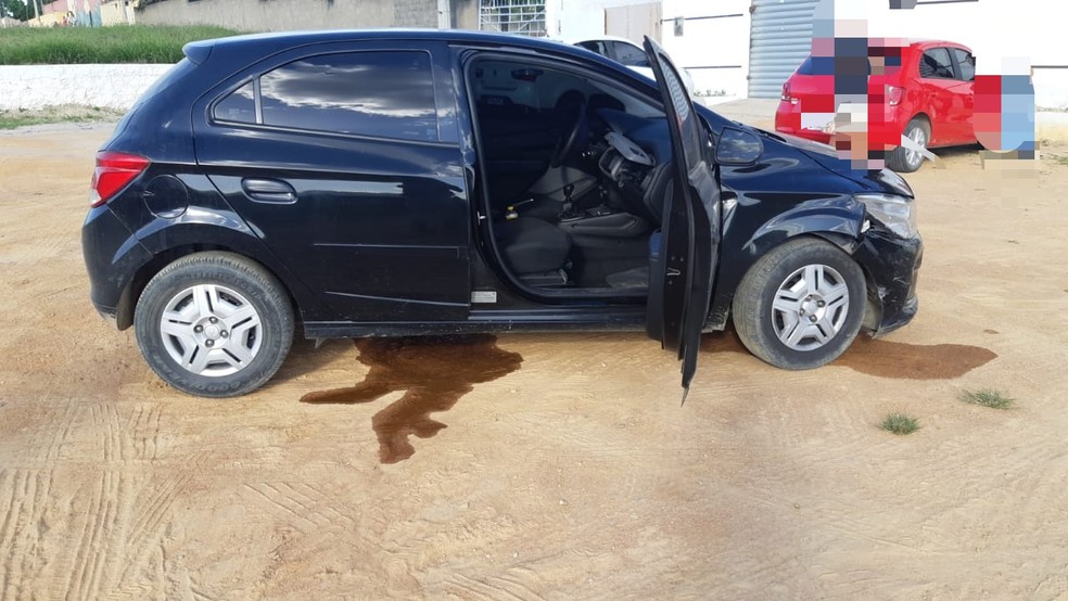 PRF detém suspeito de assalto a banco com carro roubado em Pesqueira — Foto: PRF/Divulgação