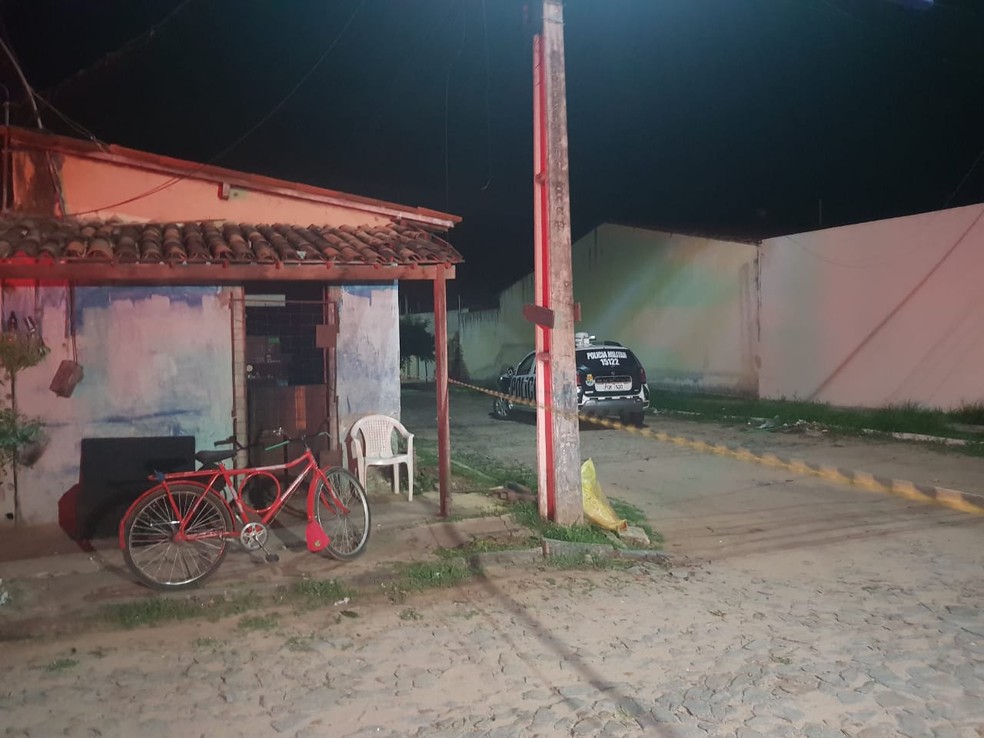 Jovem de 21 anos foi morto por dupla em moto no bairro Lagoinha, em Horizonte. — Foto: Rafaela Duarte/ SVM