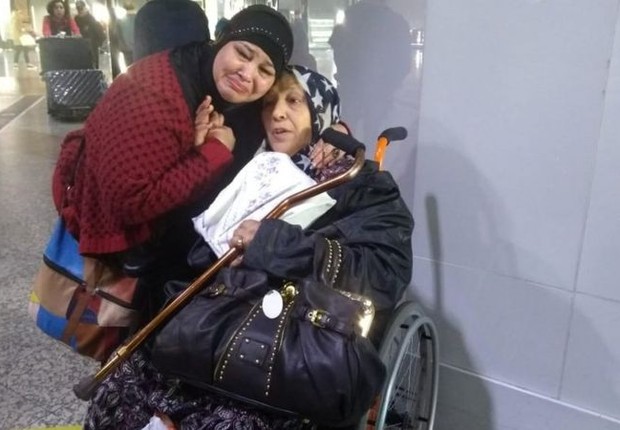 A mãe e o pai de Nabila conseguiram visitar a filha no Brasil há dois anos, depois de 17 anos sem se verem (Foto: Arquivo pessoal via BBC)