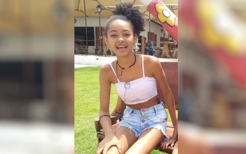 Mãe pede ajuda para encontrar adolescente Maria Eduarda de Souza, 15 anos, que sumiu em Goiânia  — Foto: Arquivo pessoal/Joselanni Jesus de Souza