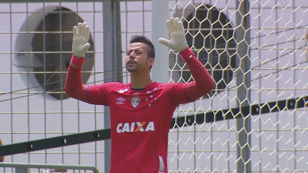 Menos vazado entre times da Série A, Fábio vê Cruzeiro com corpo para decidir