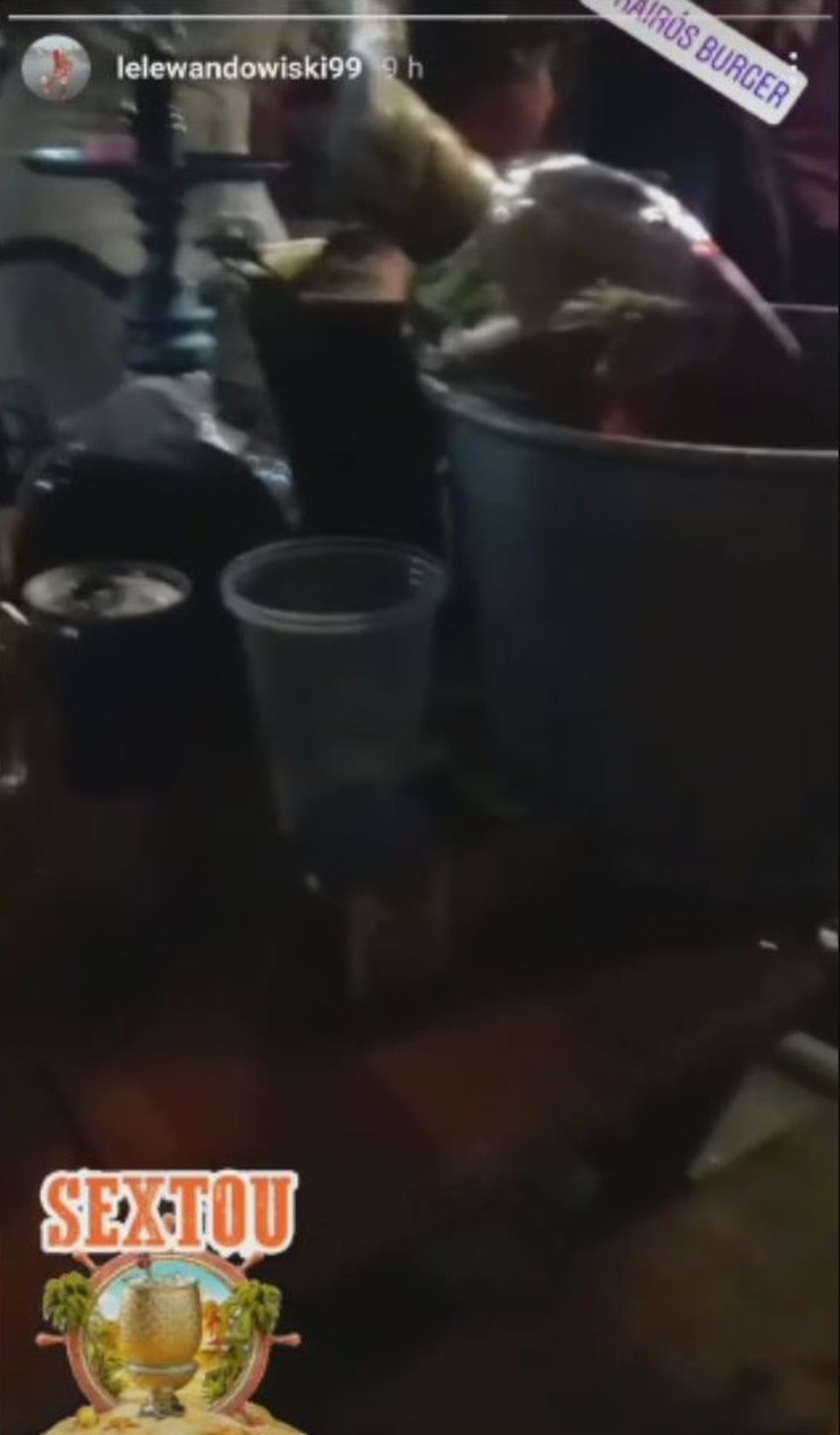 Leonardo dos Santos Antonio, de 32 anos, publicou imagens do bar com amigos antes de ser morto por desconhecido em Guarujá, SP — Foto: Reprodução/Instagram