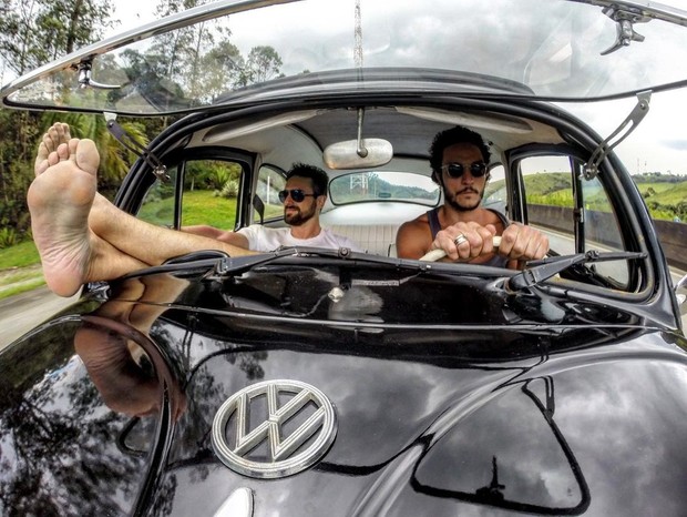 Apaixonado por carros, Allan Souza Lima compartilha registro de viagem com Fusca modelo 1962 (Foto: Reprodução/Instagram)