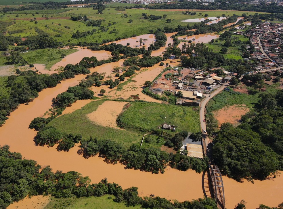 Rio Paranaíba está 10 metros acima do normal em Patos de Minas — Foto: Corpo de Bombeiros