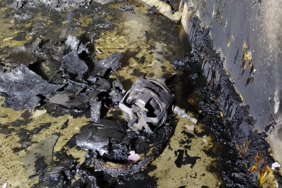 Ventilador teria explodido dentro do quarto, mas origem do fogo ainda não foi confirmada — Foto: Reprodução
