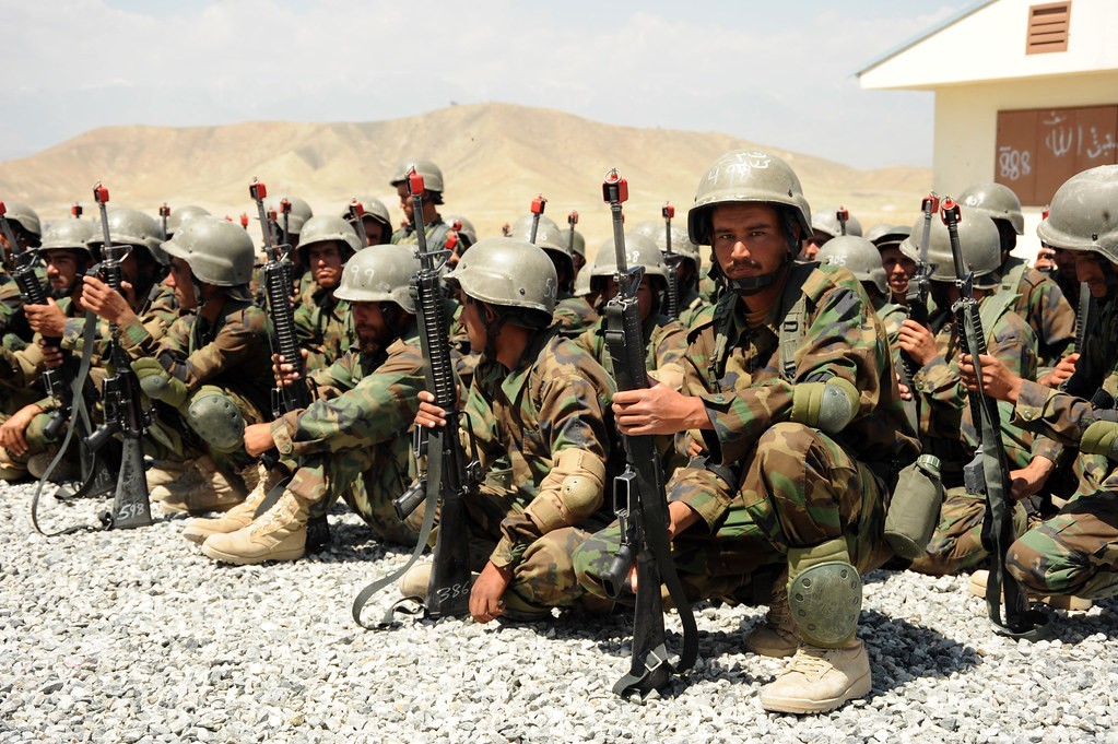 Exército afegão recebeu treinamento dos EUA, que estimaram uma resistência de seis meses diante do Talibã (Foto: Spc. Blair Neelands/Creative Commons)