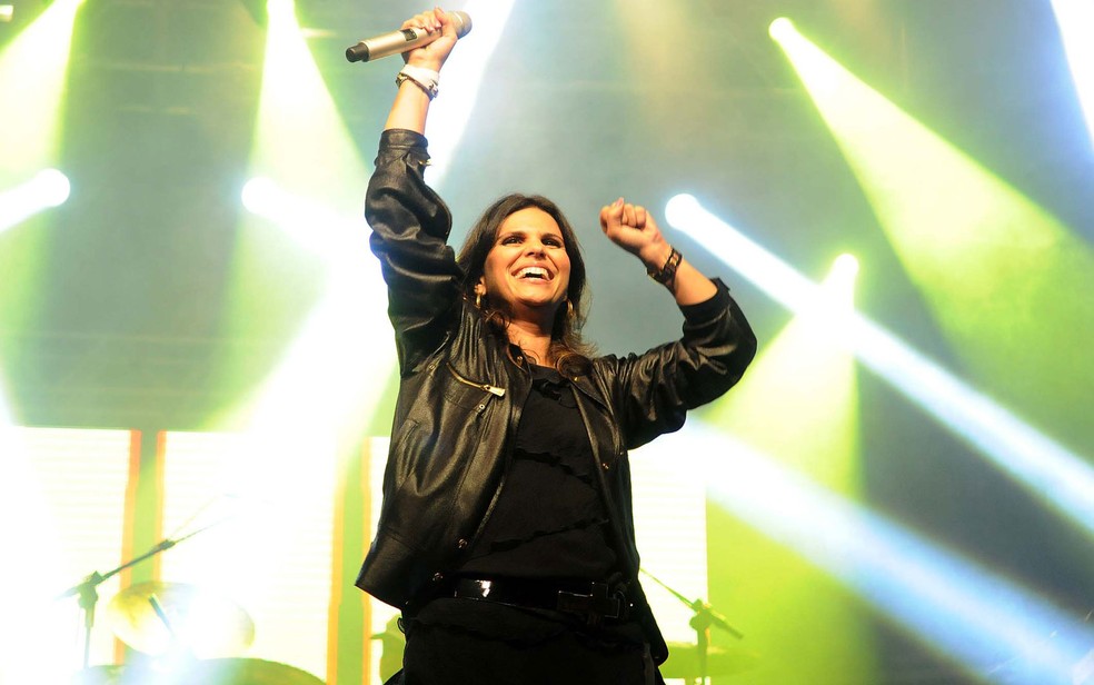 Aline Barros E Banda Som Louvor Participam Do Aniversario De Aracaju Musica Em Sergipe G1 Celebremos a vida pois quem nos dá é o senhor louvores sem medida sejam dados ao soberano deus. aline barros e banda som louvor