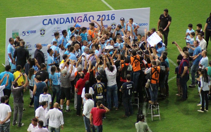 Candangão, Final, Premiação, Luziânia campeão (Foto: Lucas Magalhães)