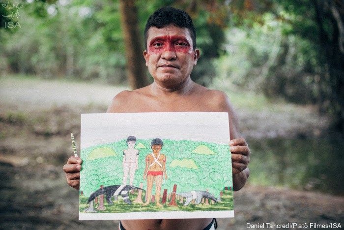 Joseca, artista e xamã da aldeia Watoriki, localizada na Terra Indígena Yanomami (Foto: Daniel Tancredi / Platô Filmes / ISA)
